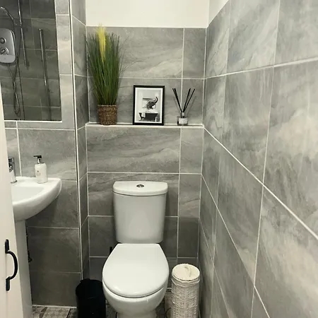 Cosy In Charming Maisonette *