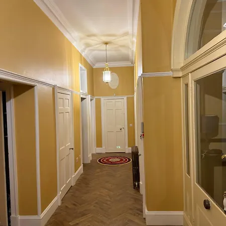 Entire In Centre Apartment *