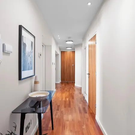 アパート 2br Park Royal With Balcony And Parking