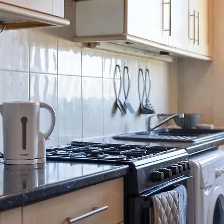 Free Parking - Sleeps 6 - - Good Location 爱丁堡