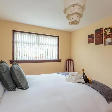 Free Parking - Centre - 3 Bedrooms - 5 Guests *
