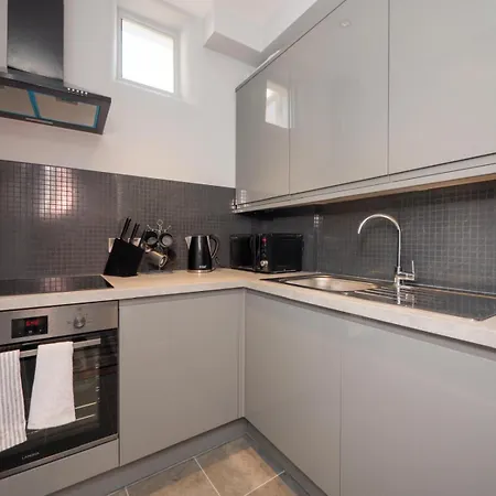 Cosy 1 Bed Flat 5 Minutes To The شقة