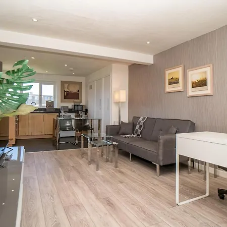 Apartment Pass The Keys Newly Renovated 1 Bedroom Flat - *