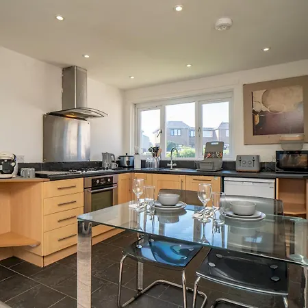 Pass The Keys Newly Renovated 1 Bedroom Flat - *