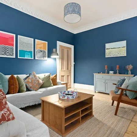 Homely 2 Bedroom - Pass The Keys * Edinburg