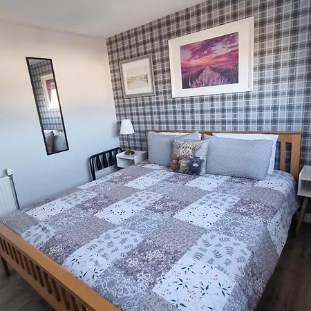 Innisfail Edi - Double With Private Bathroom * إدنبرة