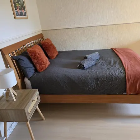 3br House With Parking 10 Mins To Airport Sleeps 6 إدنبرة