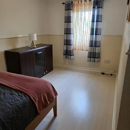 3br House With Parking 10 Mins To Airport Sleeps 6