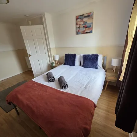 3br House With Parking 10 Mins To Airport Sleeps 6 إدنبرة