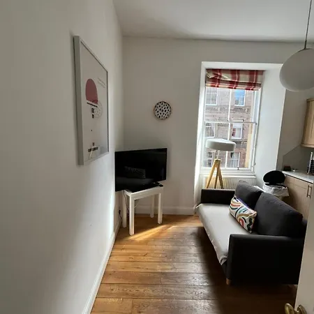 Bright 2 Bedroom Near The Meadows * Edinburgh