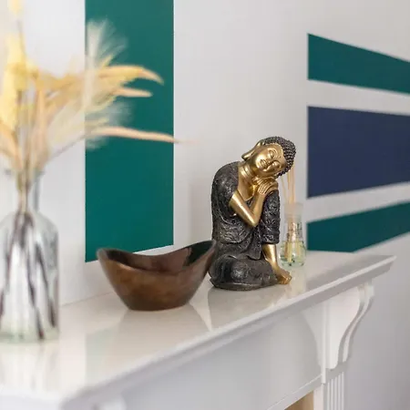 2Bed Flat In Leith-Free Parking- By Holiday Homes *