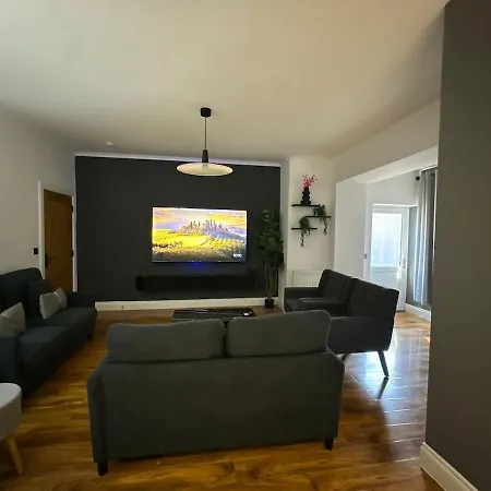 Villa Luxury 5bd, Gym, Parking, Bus To Airport, Sleeps10 *