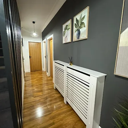 Luxury 5bd, Gym, Parking, Bus To Airport, Sleeps10