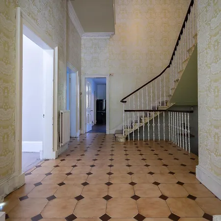 Historic Townhouse In Centre *