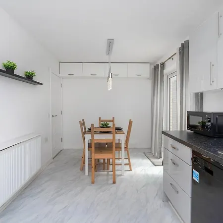 Free Parking - Centre - Sleeps 5 - Modern דירה אדינבורו