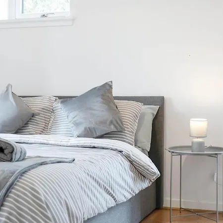 Free Parking - Centre - Sleeps 5 - Modern *