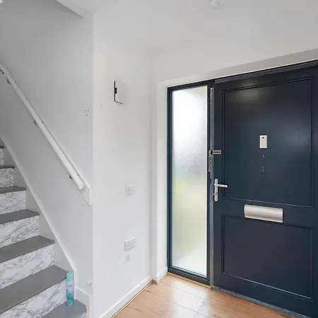 Free Parking - Centre - Sleeps 5 - Modern דירה *
