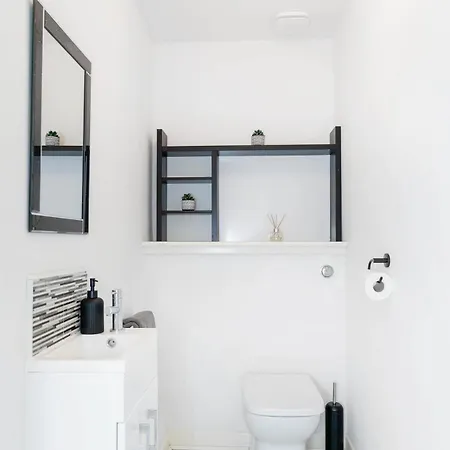 Free Parking - Centre - Sleeps 5 - Modern