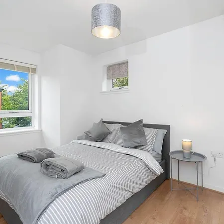 Free Parking - Centre - Sleeps 5 - Modern דירה *
