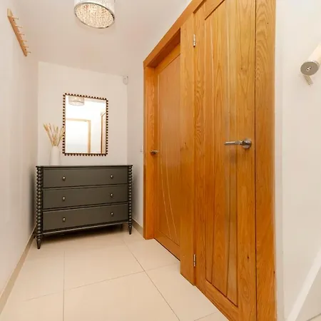 Argyl - The Foundry, A Bright One Bedroom House With Balcony * Эдинбург