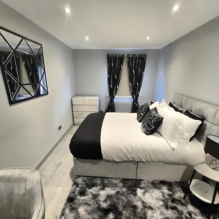 Tatil Evi Dynastays- Stylish Seaside Home- Dog Friendly, Garden & Parking (adults Only) Edinburgh