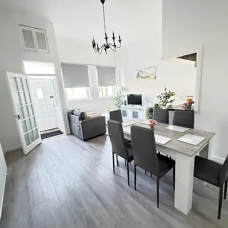 Spacious 2br By Portobello אדינבורו