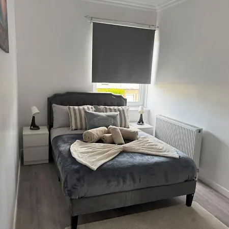 Spacious 2br By Portobello דירה *