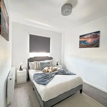 Spacious 2br By Portobello