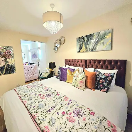 2 Bedroom, 4 Beds -grassmarket