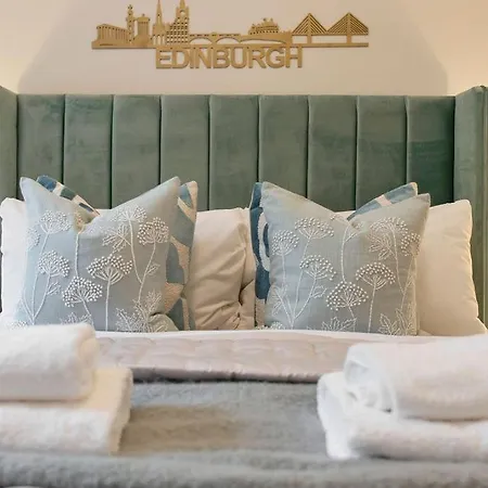 The Compact Caledonian Flat - Haymarket