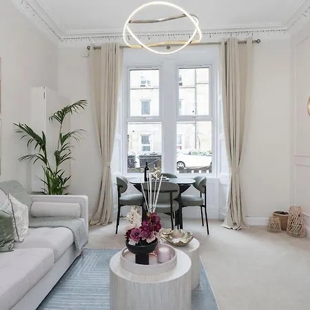 The Compact Caledonian Flat - Haymarket Apartamento *