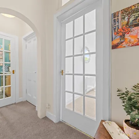 Cosy 1 Bedroom Next To Fountain Park - Διαμέρισμα