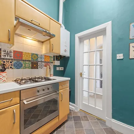 Cosy 1 Bedroom Next To Fountain Park - *