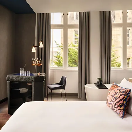 Hotel W
