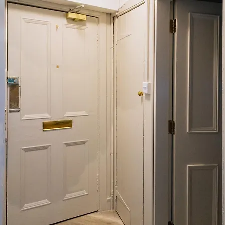 Chic 1bd Flat - Wviews Of Castle! * Edinburgh