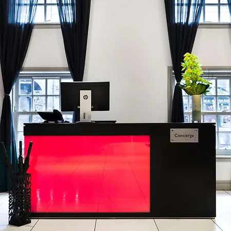 Radisson Blu Hotel, Centre 4*