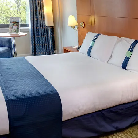 Express West By Ihg 호텔 3*