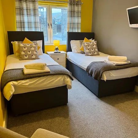 Sleeps 10 - Hot Tub - Pool Table - Play Park *