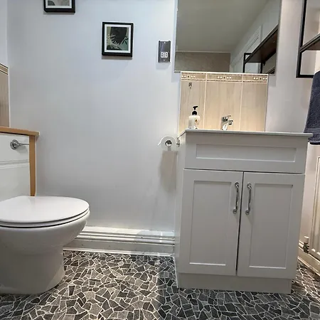 The Shore 2 Bedroom * Edinburgh