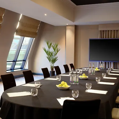 Marriott Holyrood Отель Эдинбург