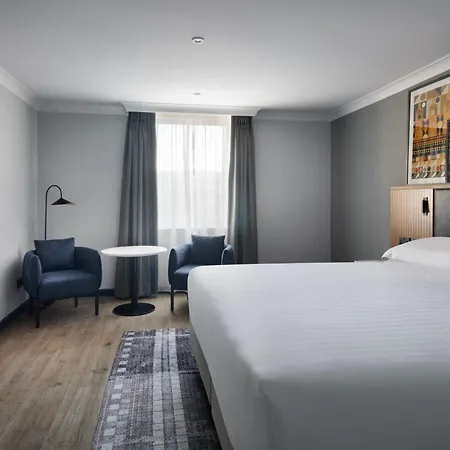 Отель Marriott Holyrood