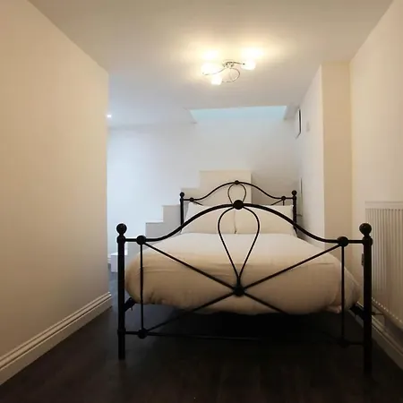 Fantastic 1 Bed In Heart Of Lejlighed *