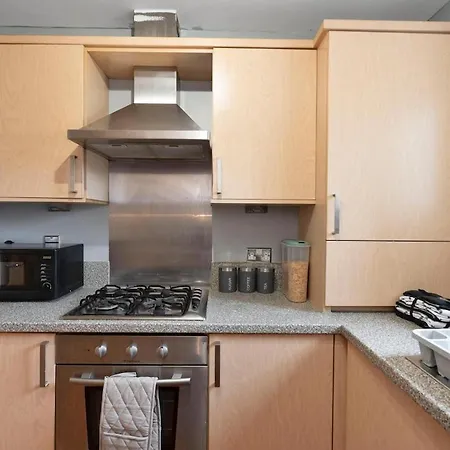 Apartament Modern 2br Flat, Parking & Balcony In *