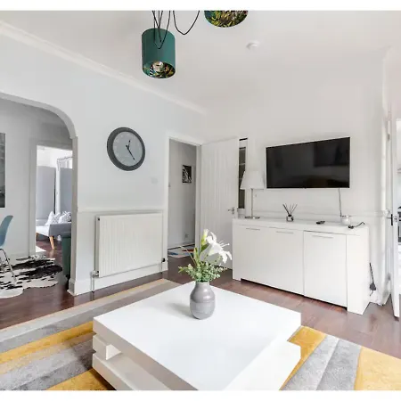 Elegant Flat In A Serene Neighbourhood 公寓