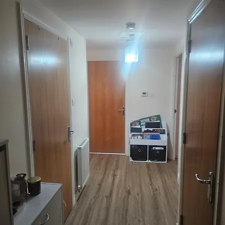 アパート Centre One Private Bedroom In Shared With Private Bathroom With Free Car Parking エディンバラ