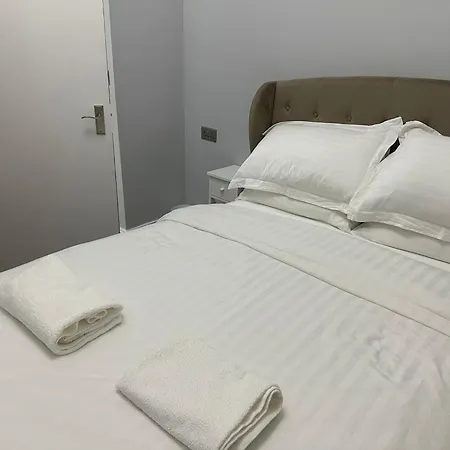 Centre Ground Floor 3 Bedroom Apartament *