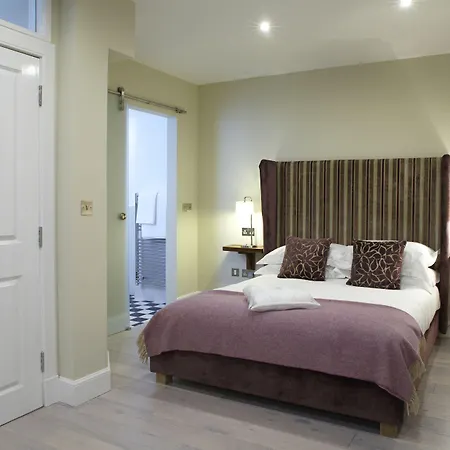 24 Royal Terrace Szálloda 4*