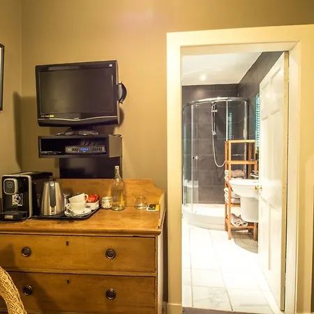 Six Brunton Place Bed & Breakfast Edinburg