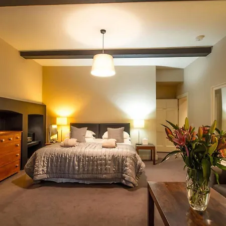 Six Brunton Place Bed & Breakfast