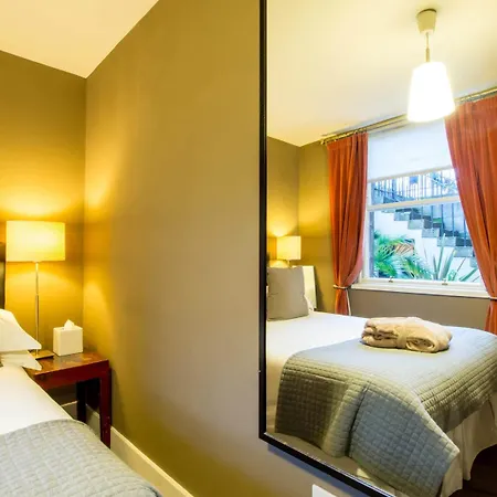 Six Brunton Place Bed & Breakfast Edinburg